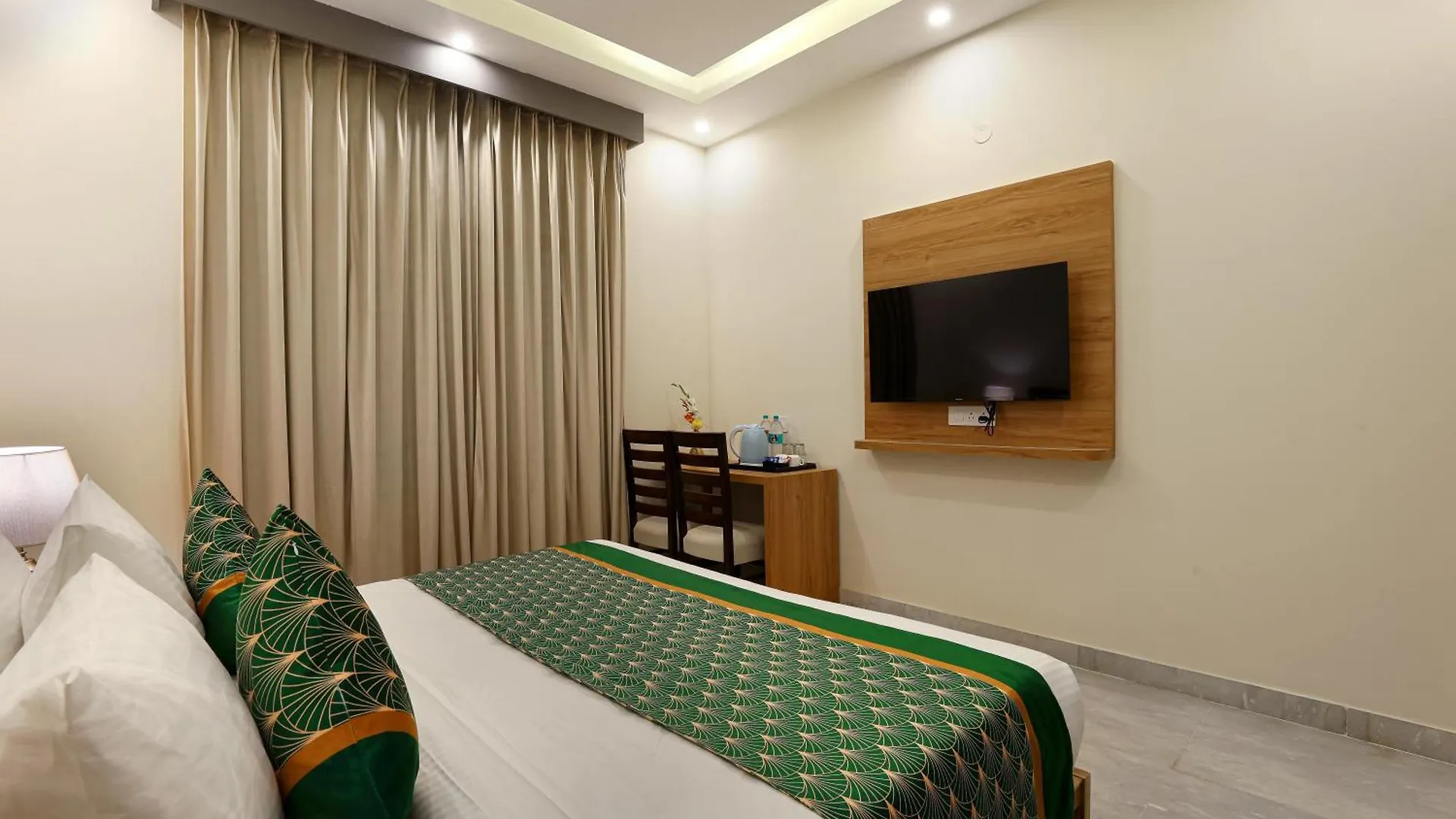 Opo Essential Hotel Gurgaon 3*,