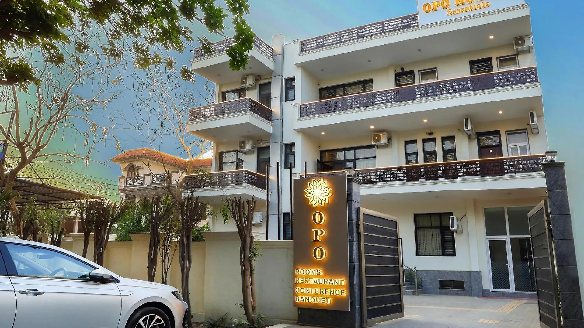 Opo Essential Hotel Gurgaon 3*,  Indien