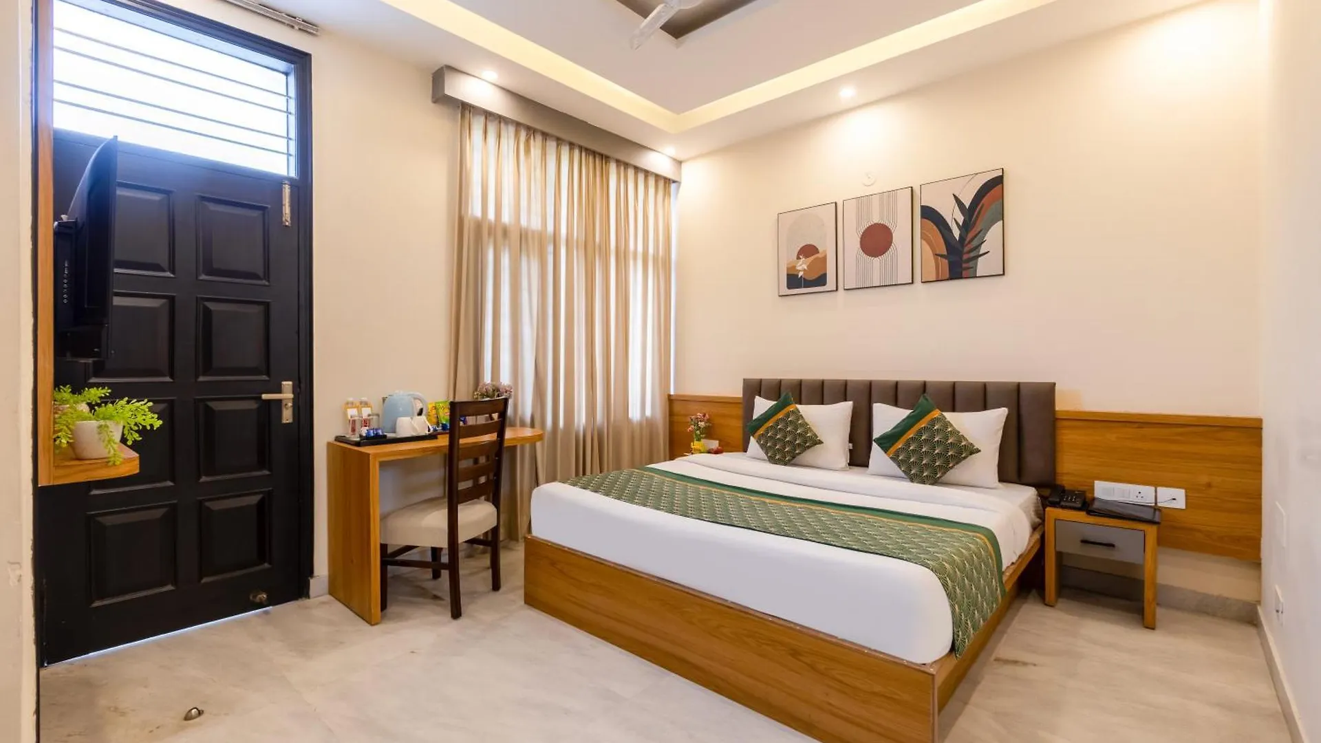 Opo Essential Hotel Gurgaon 3*,